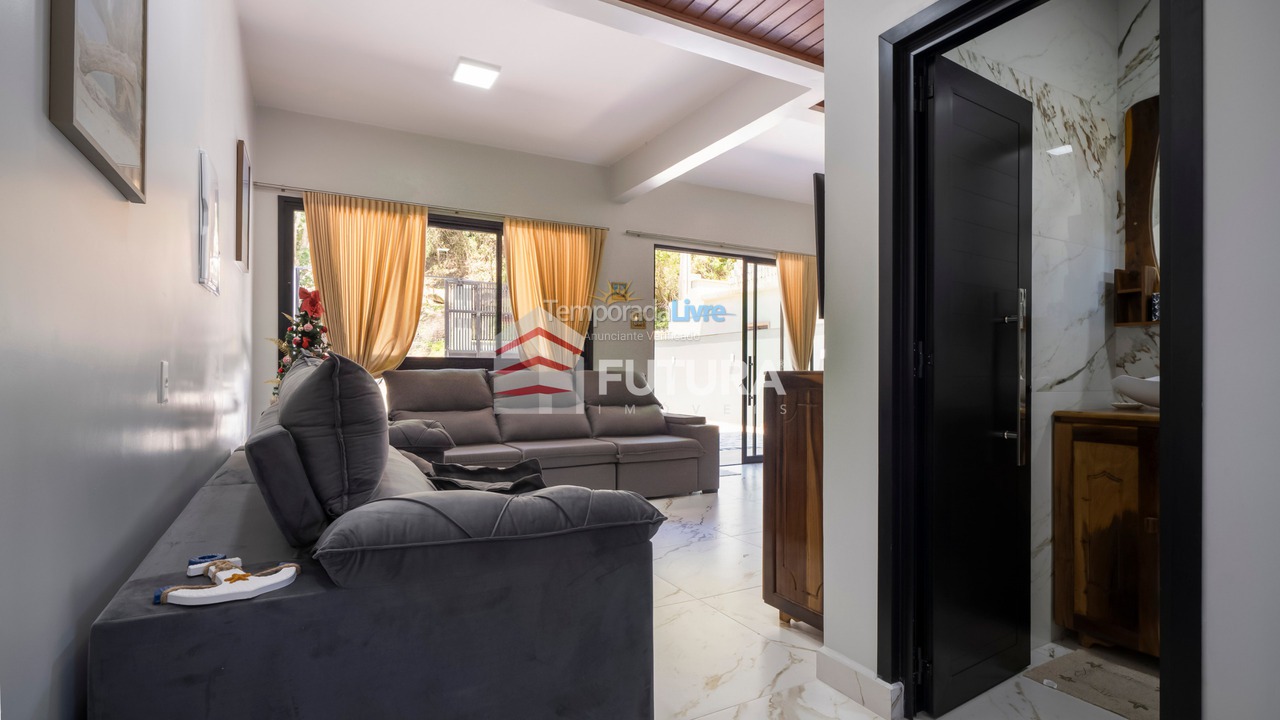 House for vacation rental in Bombinhas (Praia de Zimbros)