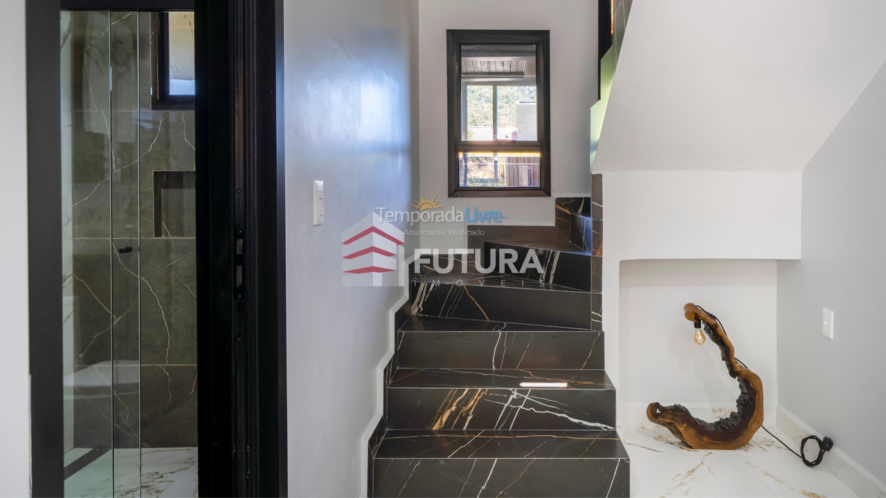 House for vacation rental in Bombinhas (Praia de Zimbros)