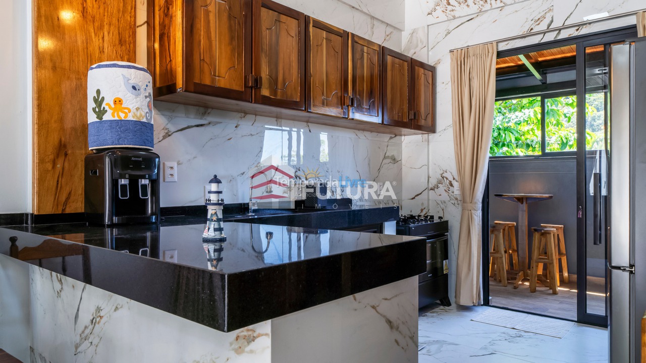 House for vacation rental in Bombinhas (Praia de Zimbros)