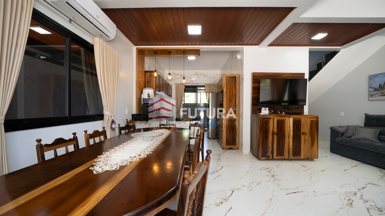 House for vacation rental in Bombinhas (Praia de Zimbros)