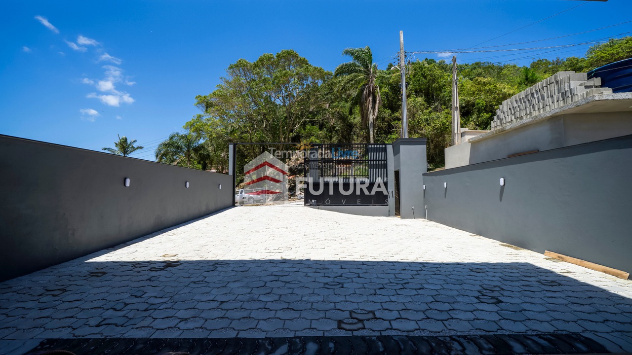 House for vacation rental in Bombinhas (Praia de Zimbros)