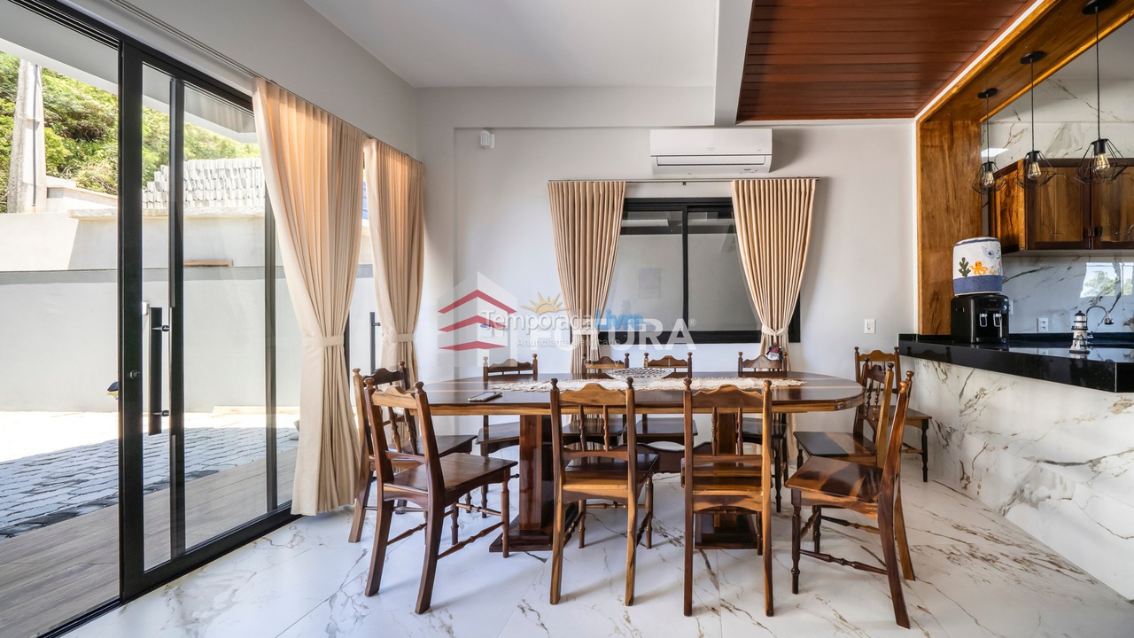 House for vacation rental in Bombinhas (Praia de Zimbros)