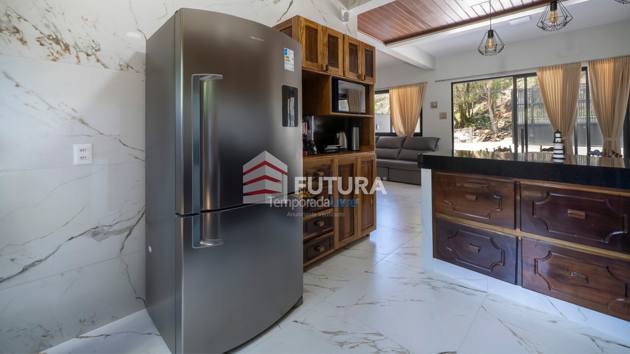 House for vacation rental in Bombinhas (Praia de Zimbros)