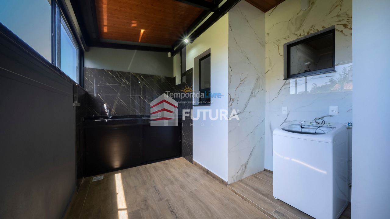 House for vacation rental in Bombinhas (Praia de Zimbros)