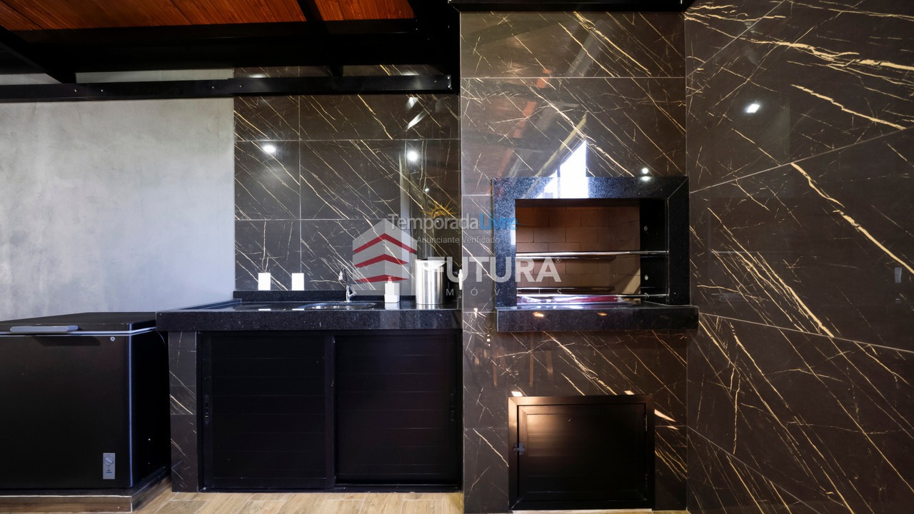 House for vacation rental in Bombinhas (Praia de Zimbros)