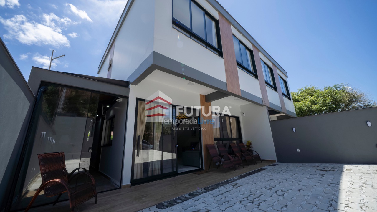 House for vacation rental in Bombinhas (Praia de Zimbros)