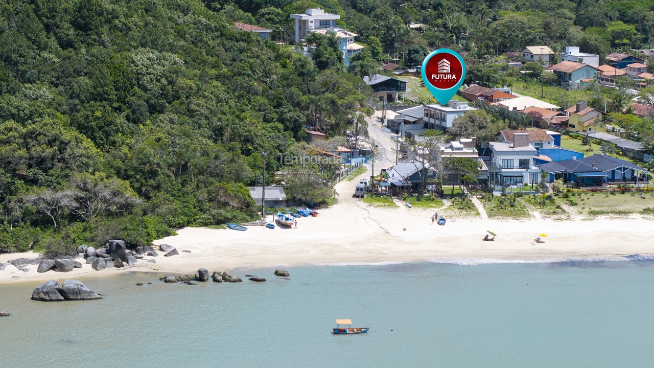 House for vacation rental in Bombinhas (Praia de Zimbros)