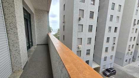 Ampla sacada com vista ao mar