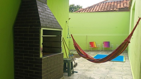 Churrasqueira e piscina 