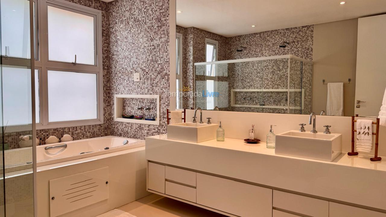 House for vacation rental in São Sebastião (Praia da Baleia)