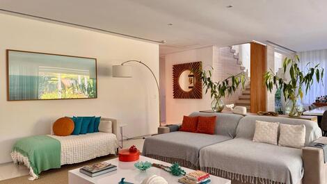 House available for holiday in Praia da Baleia.