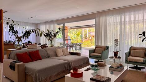 House available for holiday in Praia da Baleia.