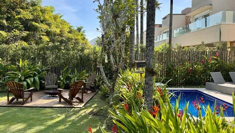 House available for holiday in Praia da Baleia.