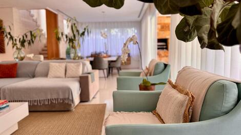 House available for holiday in Praia da Baleia.