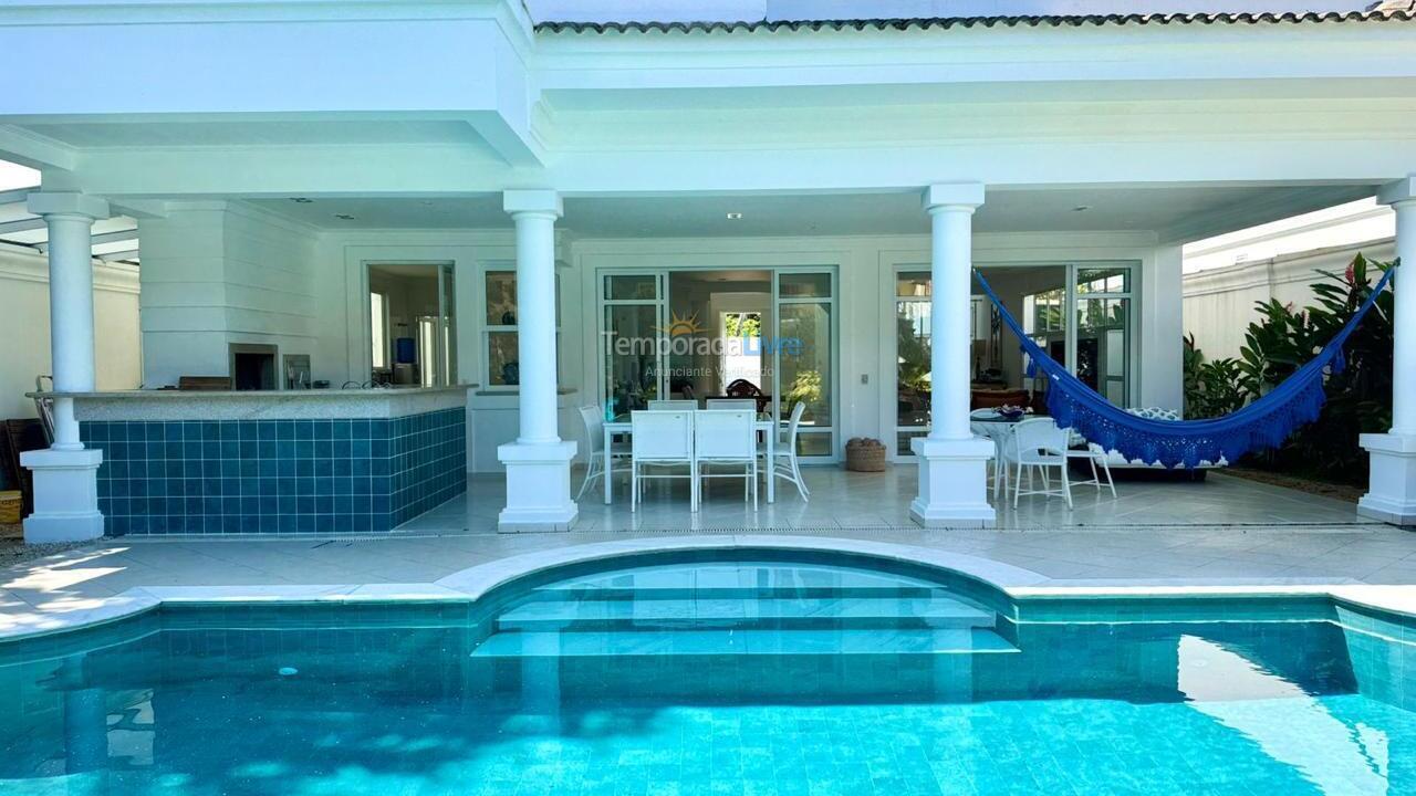 Casa para aluguel de temporada em São Sebastião (Praia da Baleia)