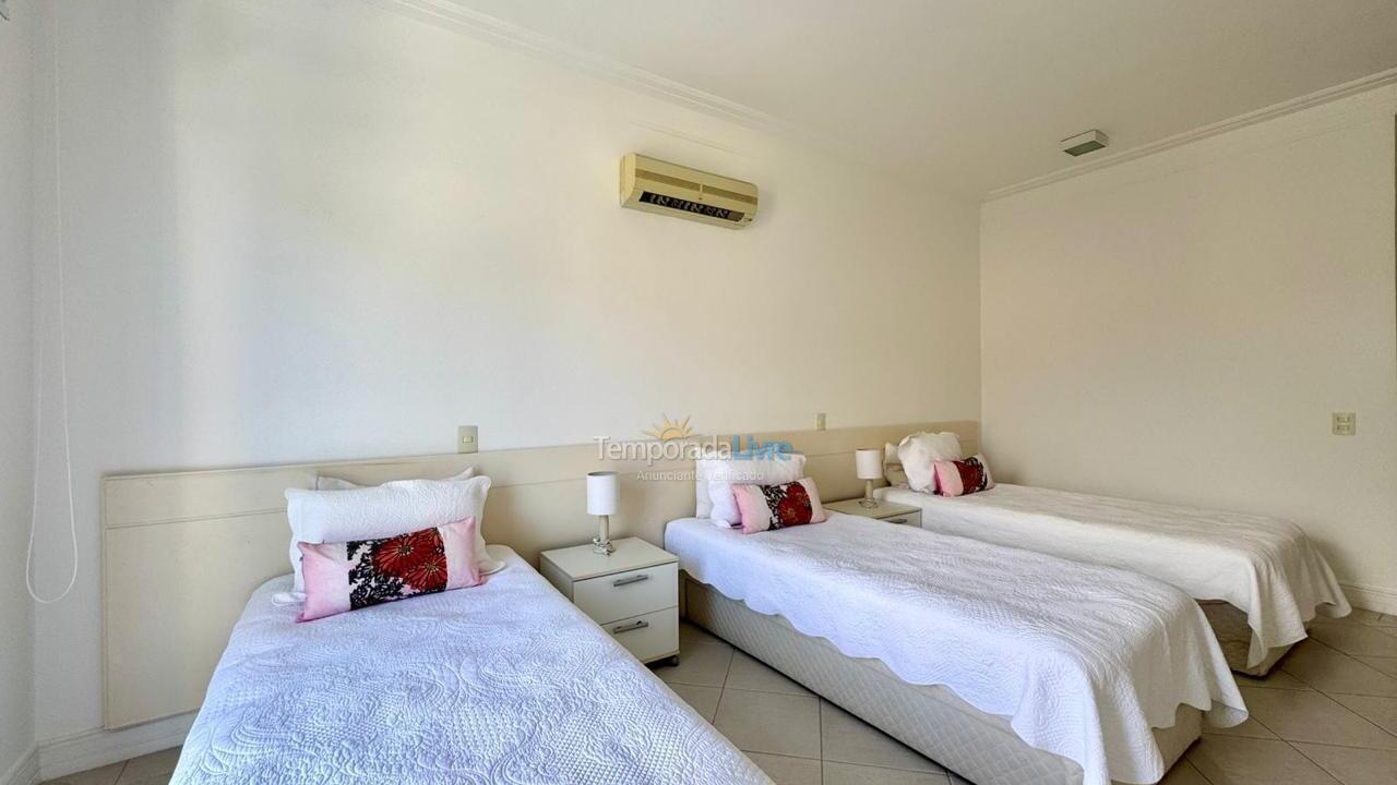 Casa para aluguel de temporada em São Sebastião (Praia da Baleia)