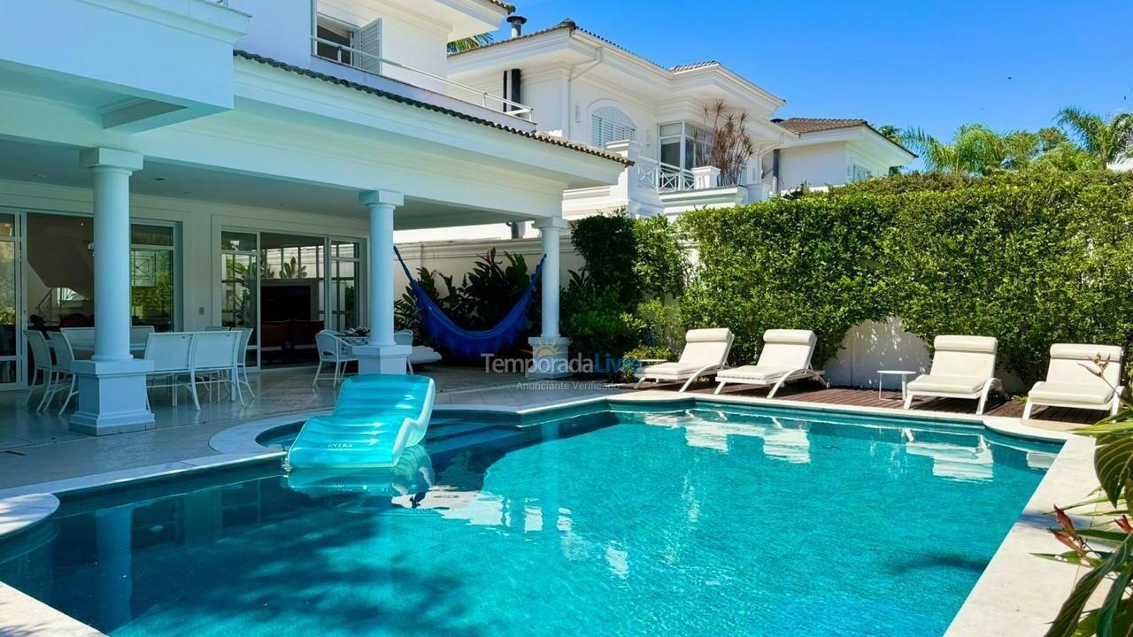 Casa para aluguel de temporada em São Sebastião (Praia da Baleia)