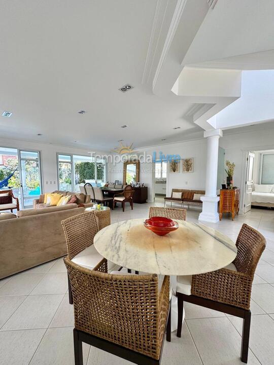 Casa para aluguel de temporada em São Sebastião (Praia da Baleia)