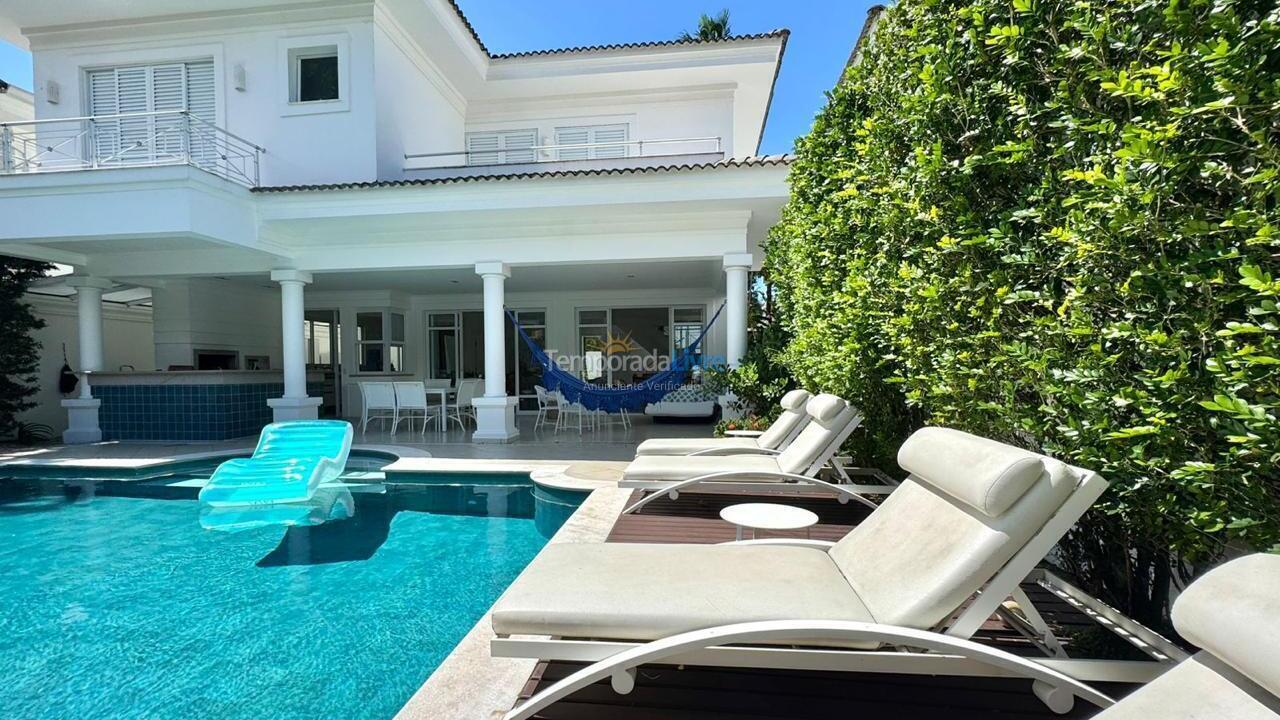 Casa para aluguel de temporada em São Sebastião (Praia da Baleia)