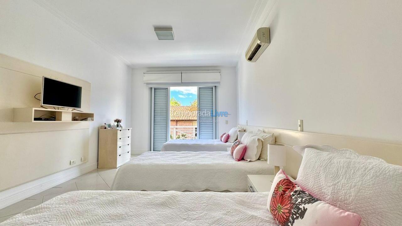 Casa para aluguel de temporada em São Sebastião (Praia da Baleia)