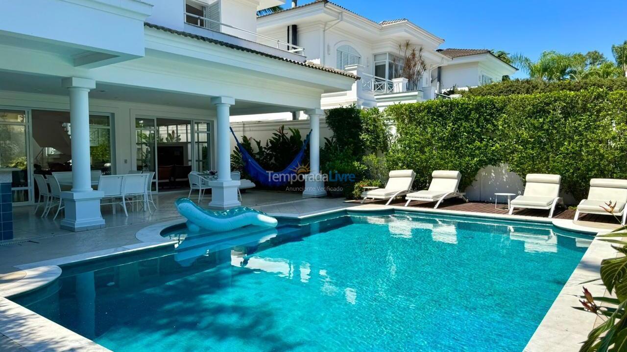 Casa para aluguel de temporada em São Sebastião (Praia da Baleia)