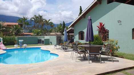 5 bedroom corner house in gated community with 24 hour security