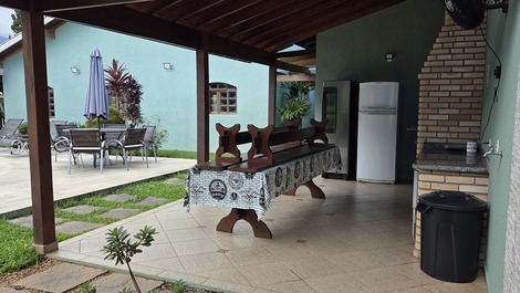 5 bedroom corner house in gated community with 24 hour security