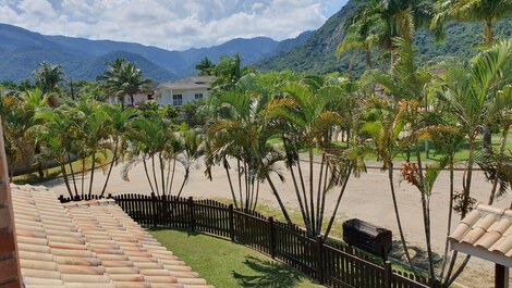 5 bedroom corner house in gated community with 24 hour security