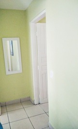 Corredor entre sala, quarto e banheiro 