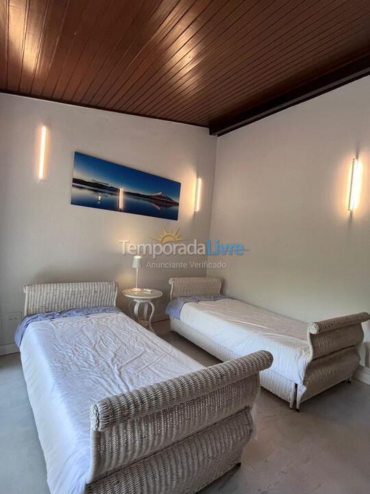 Casa para alquiler de vacaciones em São Sebastião (Praia da Baleia)