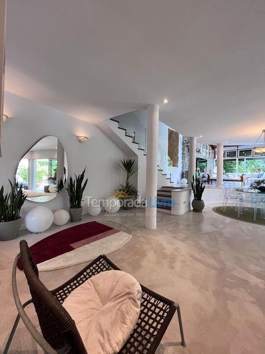 Casa para alquiler de vacaciones em São Sebastião (Praia da Baleia)