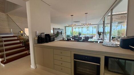 Beachfront Paradise with Incredible Views