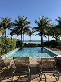 House in Condominium Waterfront walk in the sand - Available