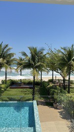 House in Condominium Waterfront walk in the sand - Available