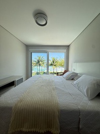 House in Condominium Waterfront walk in the sand - Available