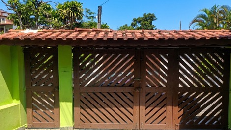 Relaxe na Casinha de Vó 4 minutos andando até o mar