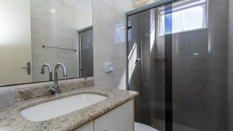 Apartamento con 2 suites, a 170 m del mar.