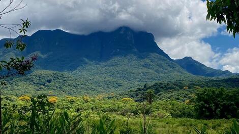 Casa a orillas del río Nhundiaquara