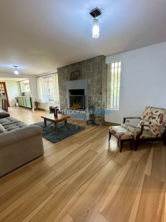 Casa para alquiler de vacaciones em Campos do Jordão (Jardim do Embaixador)