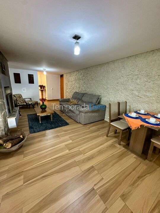 Casa para alquiler de vacaciones em Campos do Jordão (Jardim do Embaixador)