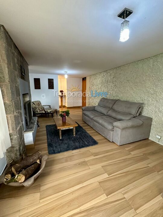 Casa para alquiler de vacaciones em Campos do Jordão (Jardim do Embaixador)