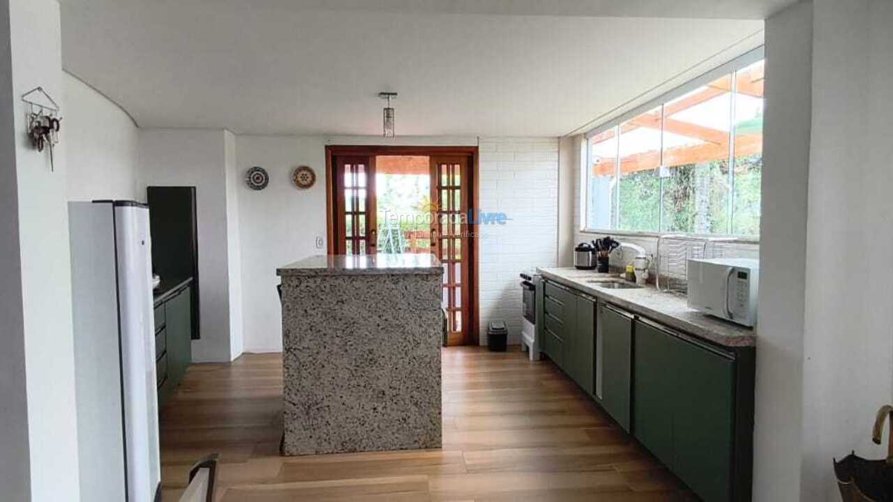 Casa para alquiler de vacaciones em Campos do Jordão (Jardim do Embaixador)