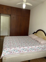 Fully furnished apartment in Guarujá - practicality and comfort.