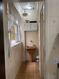 Fully furnished apartment in Guarujá - practicality and comfort.