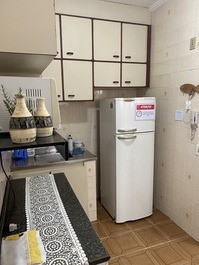 Fully furnished apartment in Guarujá - practicality and comfort.