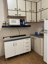 Fully furnished apartment in Guarujá - practicality and comfort.