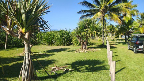 Casa térrea a 40 MTS do mar e Jardim Capricórnio