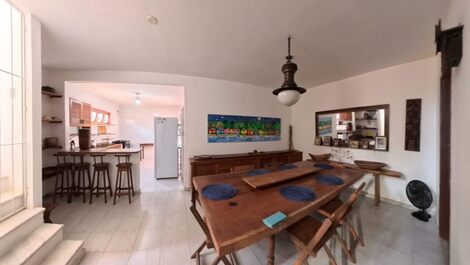 Cod.C007- Casa 4 suítes,16 pessoas,800mts da Praia,piscina