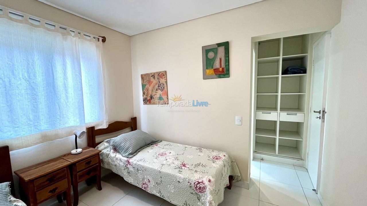Apartment for vacation rental in São Sebastião (Camburizinho)