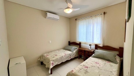 3 suites + full leisure facilities - close to the beach